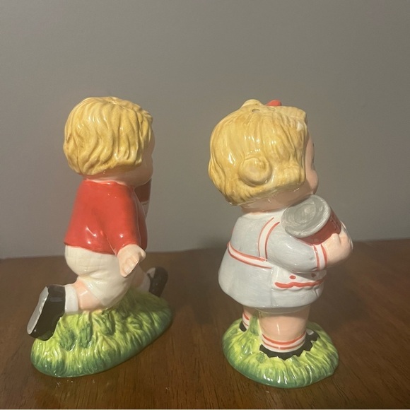 CAMPBELLS SOUP SALT PEPPER SHAKERS 2006
KID BOY FOOTBALL
GIRL RARE CHUBBY FACE - Picture 6 of 11